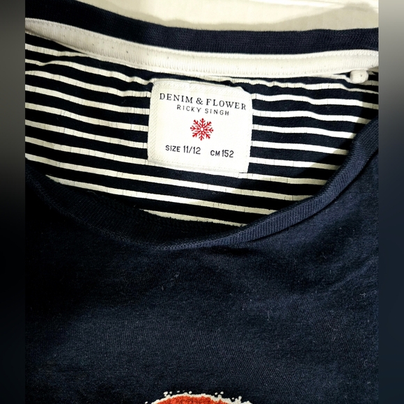 ⭐️3/$15 Navy Blue Christmas Lion Tee Shirts size 11/12 years - Picture 4 of 4